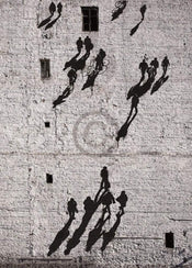 Edition Street  Walking the Wall affiche art 50x70cm | yourdeclineoration.com